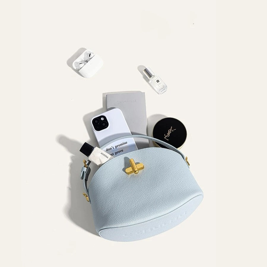 This Year's Trendy Women's Handbag/Pillow Bag, A New Spring 2026 Style, Niche, High-end, Light Luxury Lock Lunchbox Bag