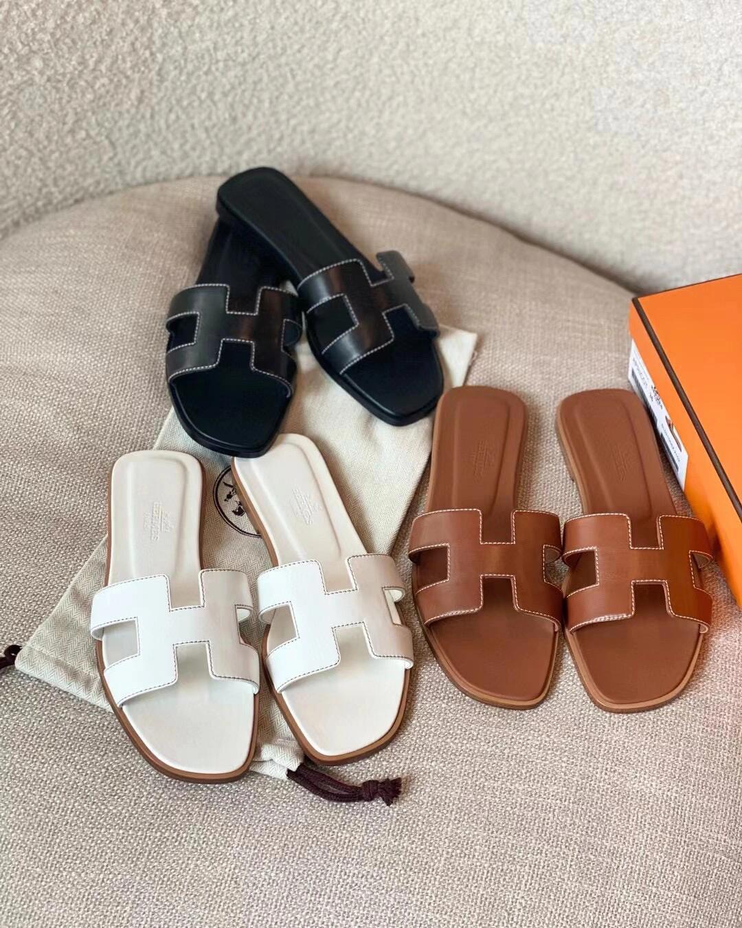 2026 New H-Style Women's Fashionable Genuine Leather Sandals with Rhinestones, Versatile Flat Beach Sandals, One-Strap Slippers