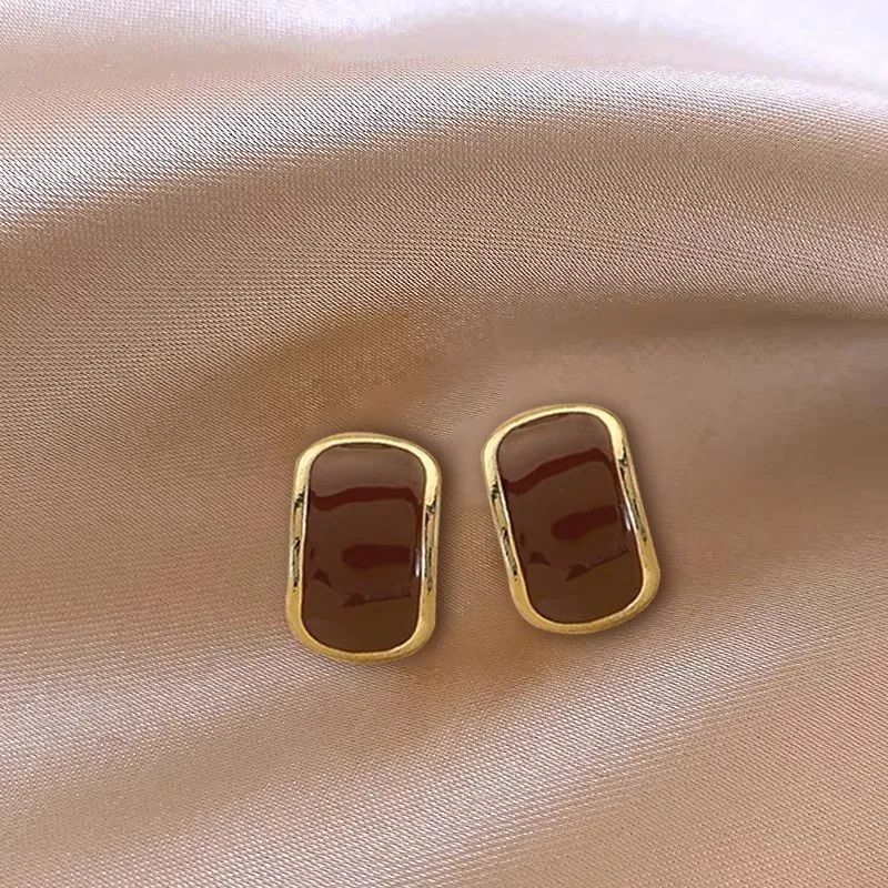 High-end autumn and winter Maillard retro oil drop earrings for women hot style earrings Internet celebrity round face slimming ear jewelry