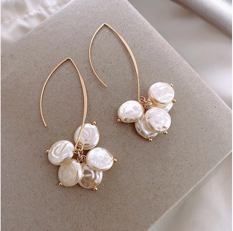 Simple earrings, Korean earrings, feminine ins internet celebrity niche earrings, versatile earrings, new jewelry.
