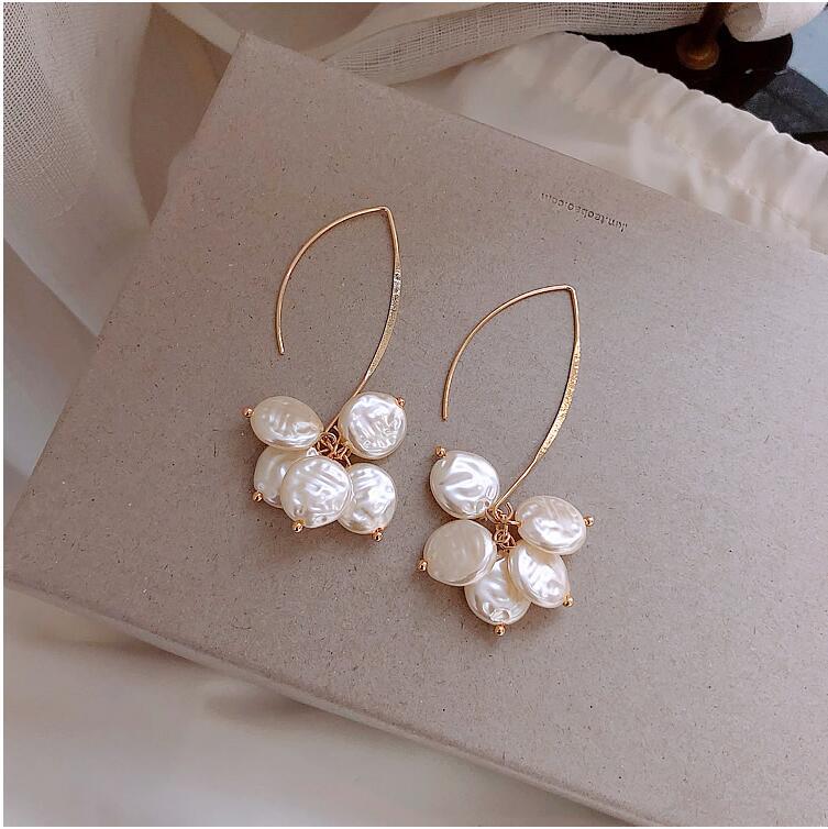 Simple earrings, Korean earrings, feminine ins internet celebrity niche earrings, versatile earrings, new jewelry.