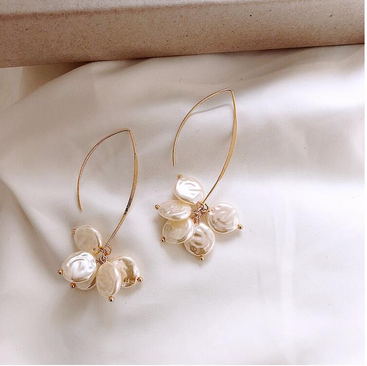 Simple earrings, Korean earrings, feminine ins internet celebrity niche earrings, versatile earrings, new jewelry.