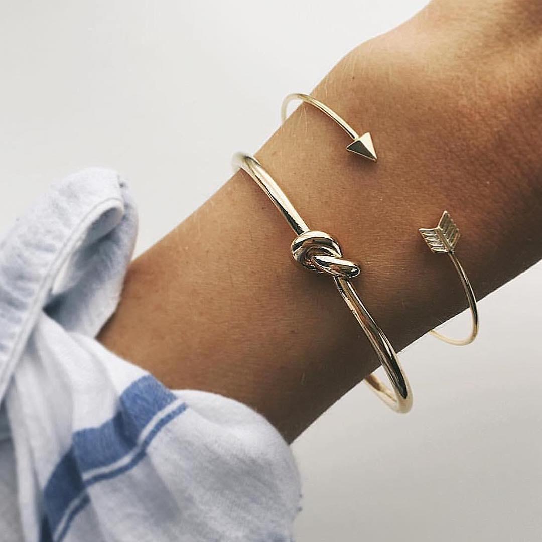 2018 Japanese and Korean fashion new women's arrow knotted open bracelet set big street shooting Europe and the United States