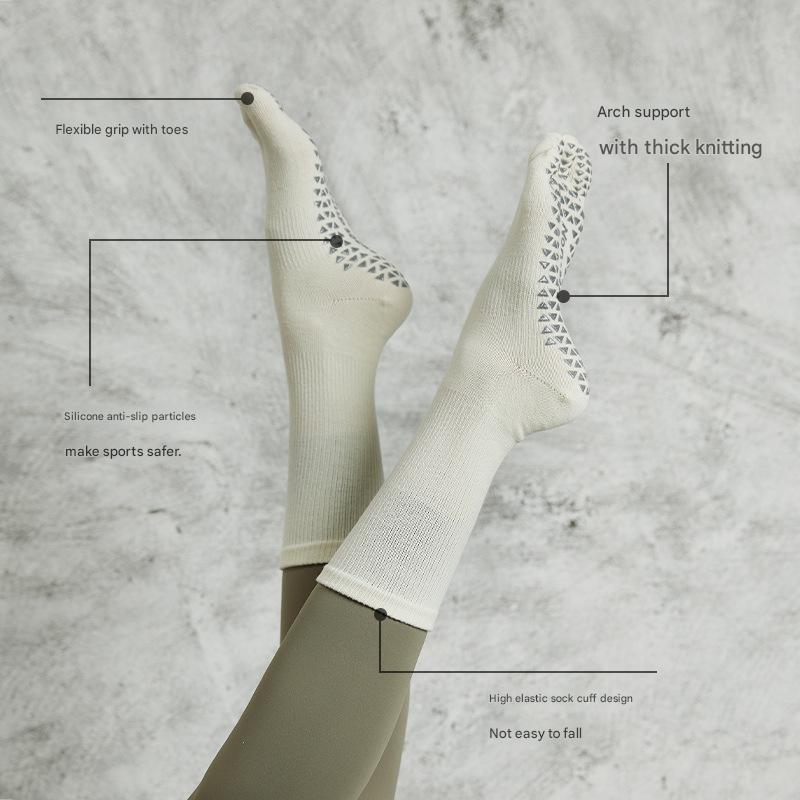 Long-tube yoga socks, autumn and winter professional non-slip socks, Pilates five-finger socks, mid-tube yoga sports socks, fitness fingering
