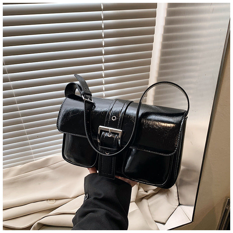 High-grade retro small bag for women 2025 new spring new single-shoulder underarm small square bag double pocket flap bag