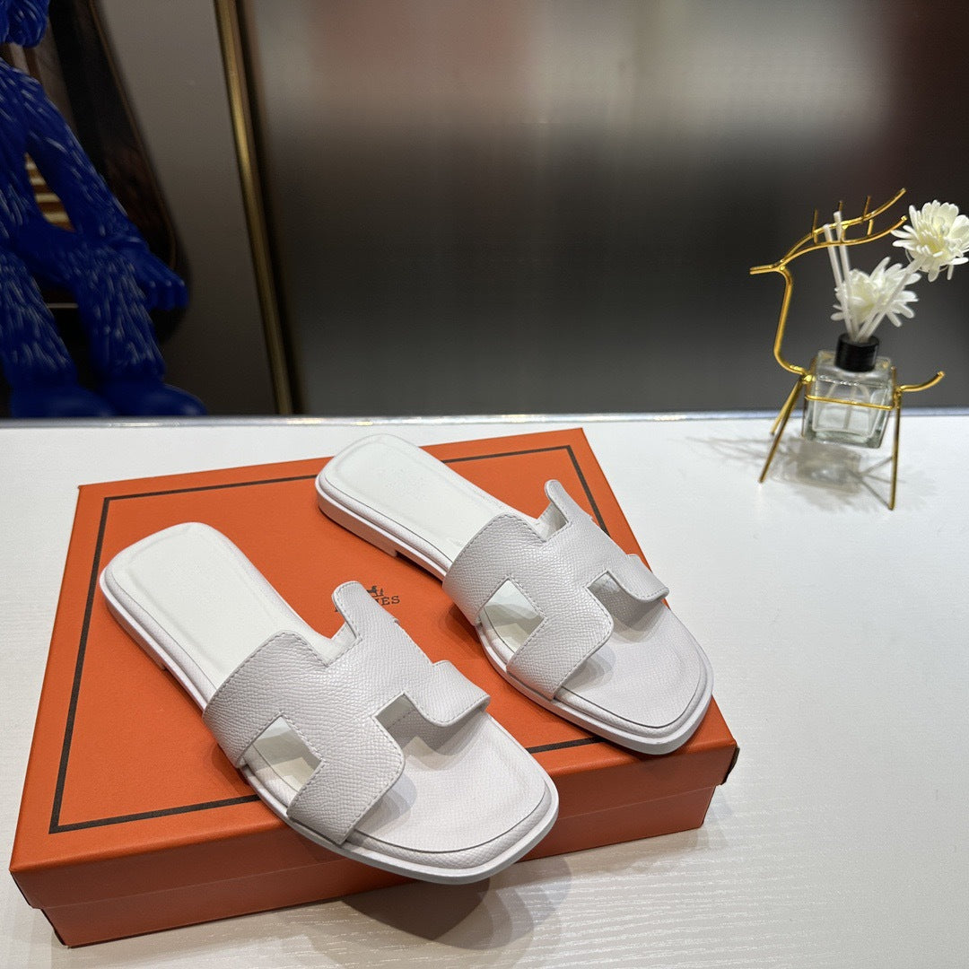 2026 New H-Style Women's Fashionable Genuine Leather Sandals with Rhinestones, Versatile Flat Beach Sandals, One-Strap Slippers