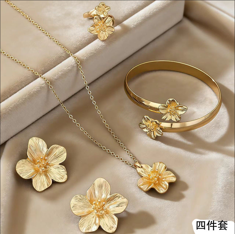 New European and American Cross-border Luxury Gold Flower Necklace and Earring Set, Niche Design Floral Earring Set