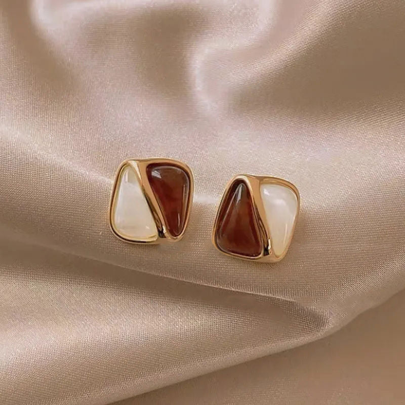 High-end autumn and winter Maillard retro oil drop earrings for women hot style earrings Internet celebrity round face slimming ear jewelry