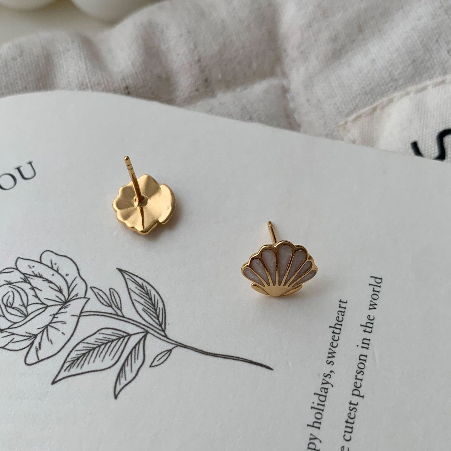 S925 Sterling Silver Shell Earrings for Women, Korean Retro Light Luxury Niche Design, High-End Minimalist Style, Little Red Book Earrings
