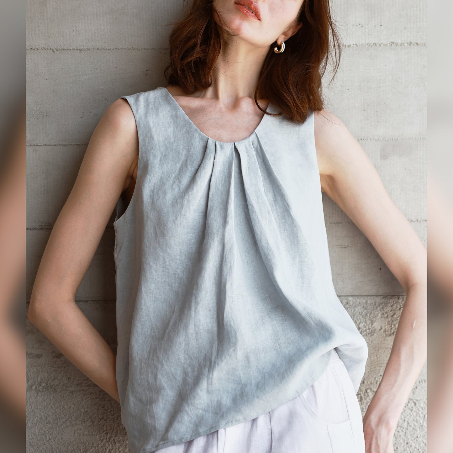 High-quality Pure Linen Round Neck Sleeveless Vest for Women, with a Front Pleated Design, Solid Color, Elegant Camisole