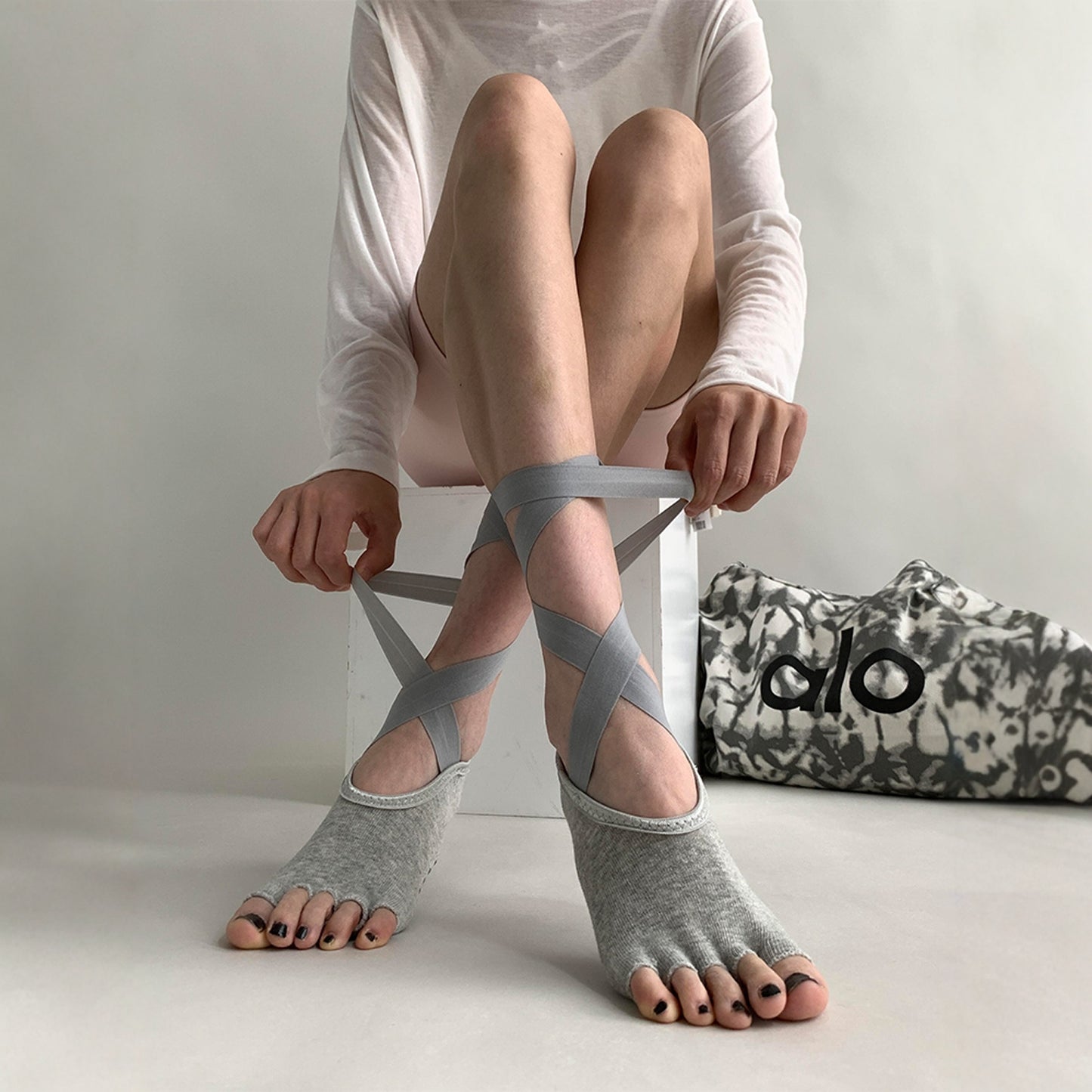 miu Series Non-slip Strap Yoga Socks, Pilates Professional Sports Five-finger Open-toe Socks, Ballet Short Socks