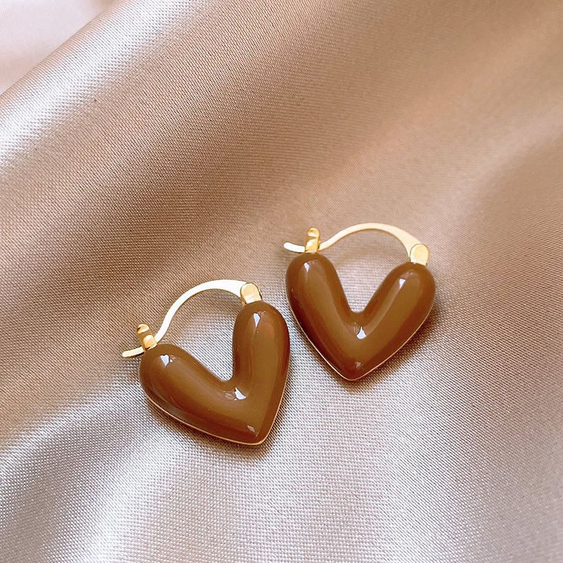 High-end autumn and winter Maillard retro oil drop earrings for women hot style earrings Internet celebrity round face slimming ear jewelry