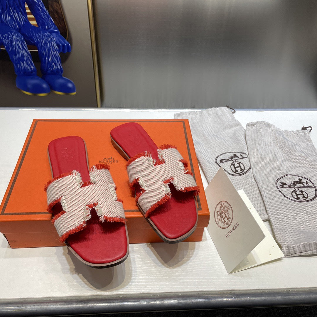 2026 New H-Style Women's Fashionable Genuine Leather Sandals with Rhinestones, Versatile Flat Beach Sandals, One-Strap Slippers