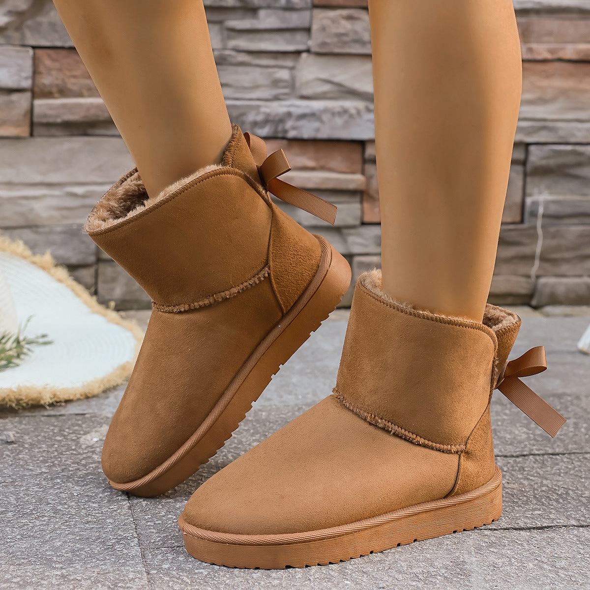 2026 Autumn New Style Platform Thick-Soled Slip-On Round Toe Snow Boots for Women, Korean Style, Fleece-Lined and Thickened, Suitable for Outerwear.
