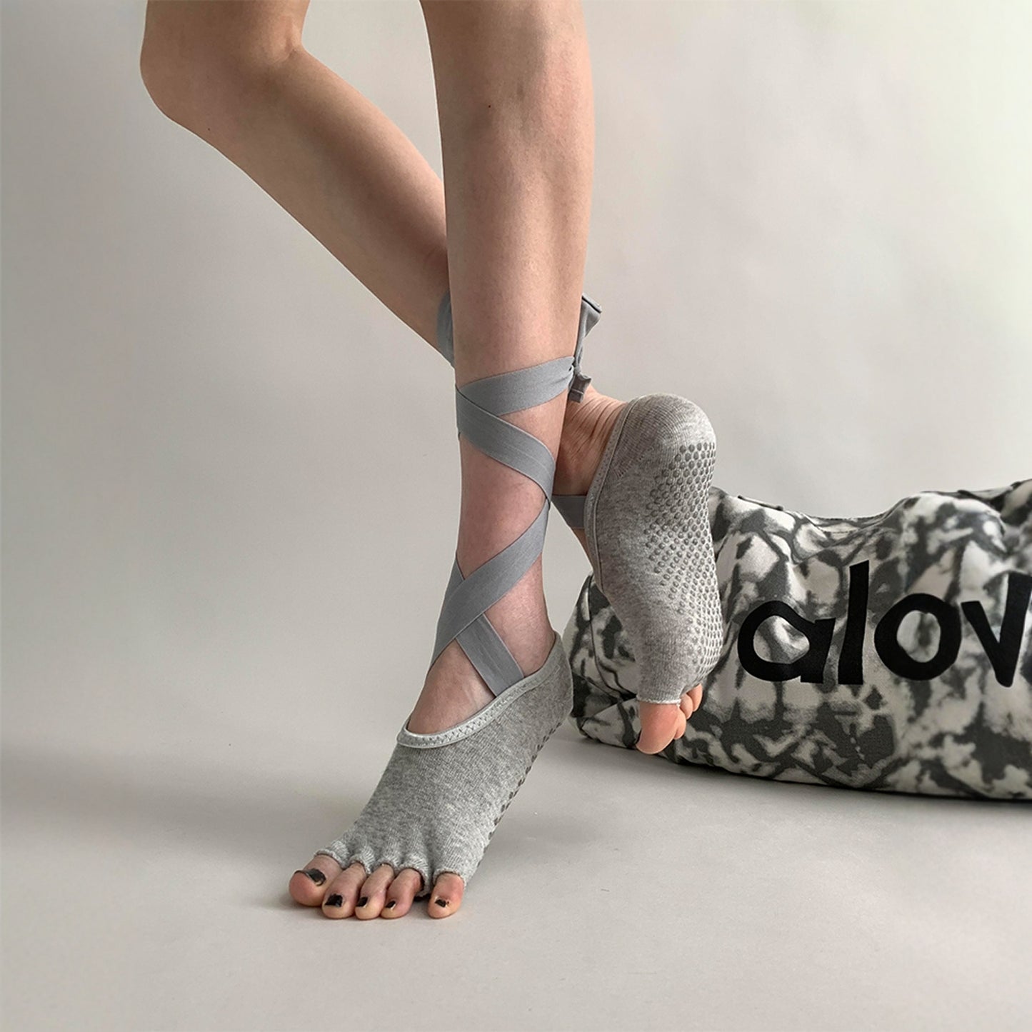 miu Series Non-slip Strap Yoga Socks, Pilates Professional Sports Five-finger Open-toe Socks, Ballet Short Socks