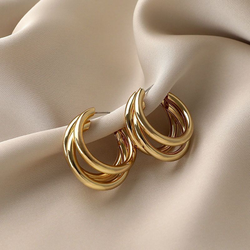 High-end autumn and winter Maillard retro oil drop earrings for women hot style earrings Internet celebrity round face slimming ear jewelry