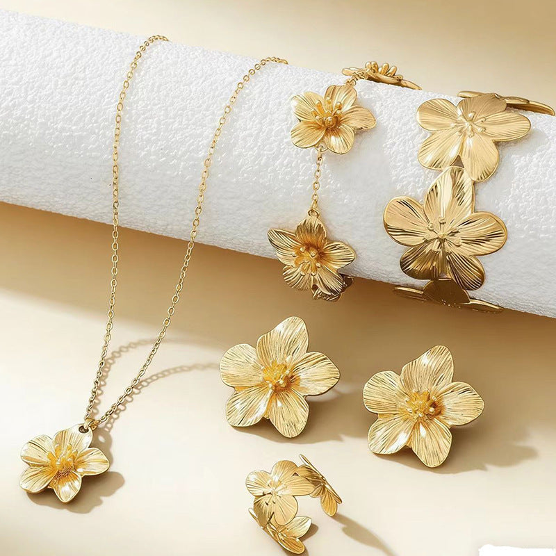 New European and American Cross-border Luxury Gold Flower Necklace and Earring Set, Niche Design Floral Earring Set