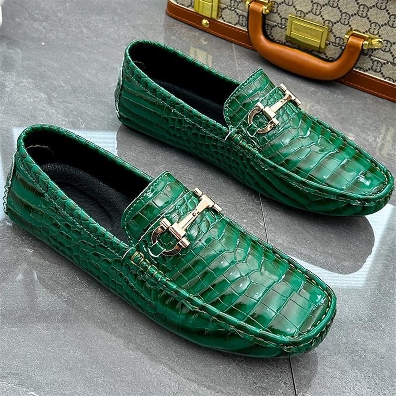 Cross-border plus size 48 crocodile pattern loafers for men, trendy driving shoes, slip-on shoes, handmade casual leather shoes for men.