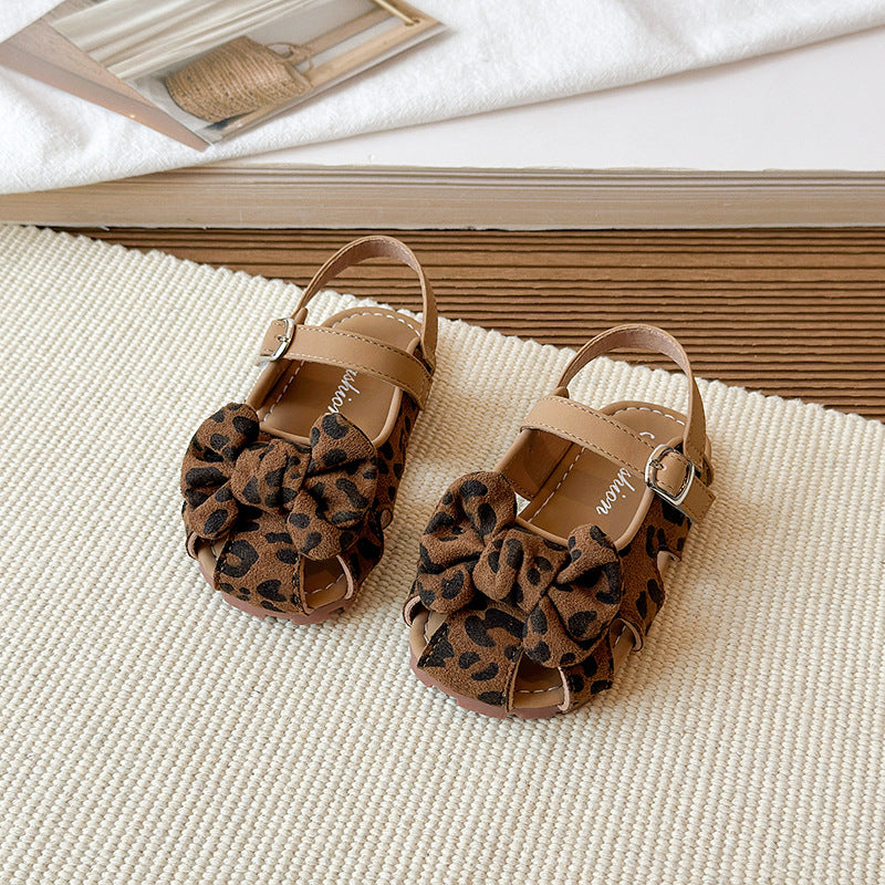 New Korean style cross-border girls' baby shoes, leopard print, bow, soft sole, 2026 summer versatile closed-toe sandals