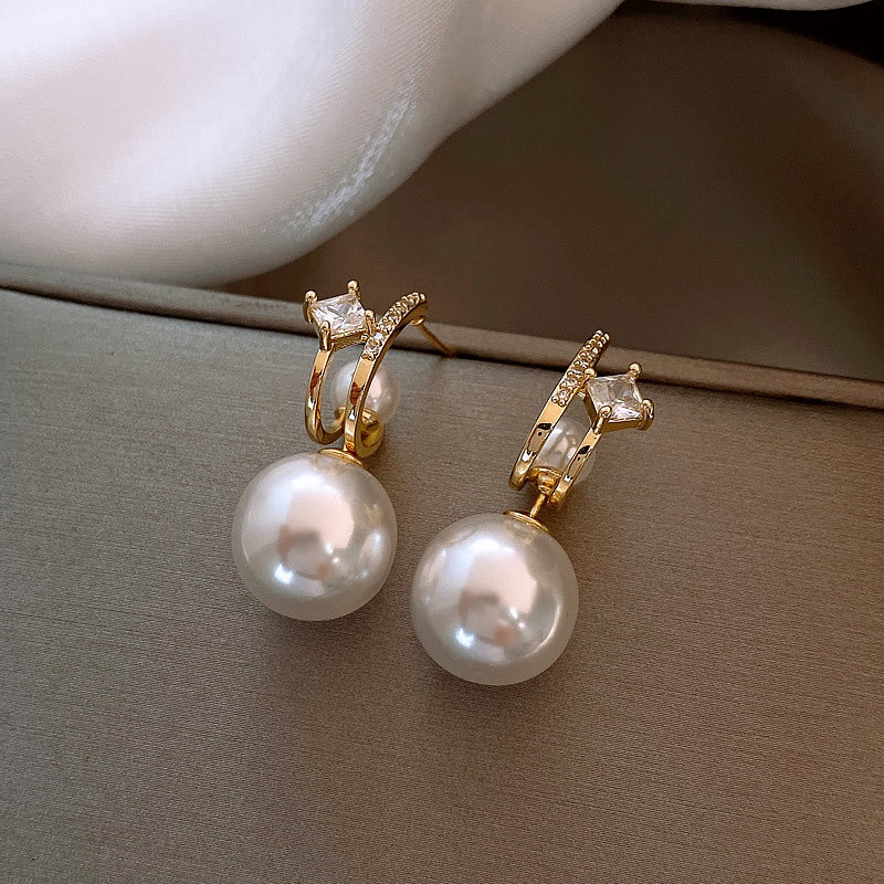 A multi-wear sweet, light, luxurious, high-end, temperament earring, big and small pearls, fashionable niche trend design earrings