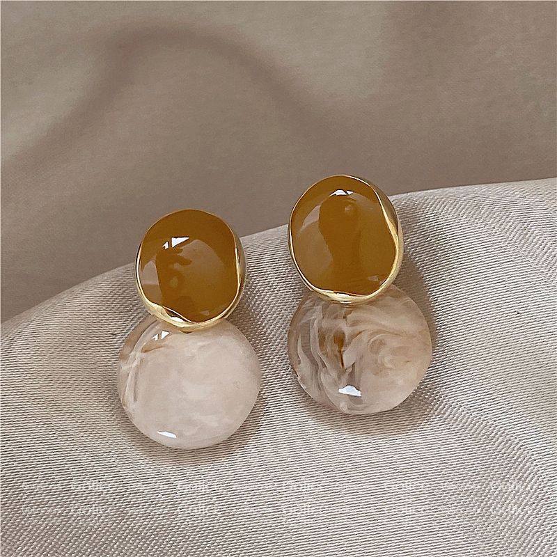 High-end autumn and winter Maillard retro oil drop earrings for women hot style earrings Internet celebrity round face slimming ear jewelry