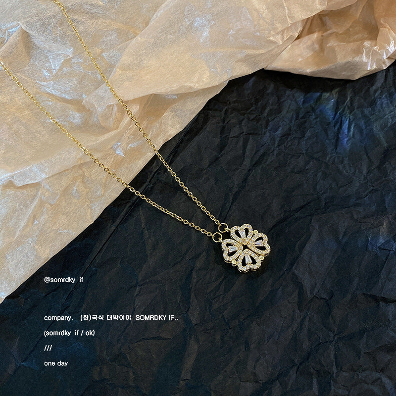 A multi-wearing love necklace, female niche design, high-end accessories, magnetic pendant, vibrato, net red, popular necklace