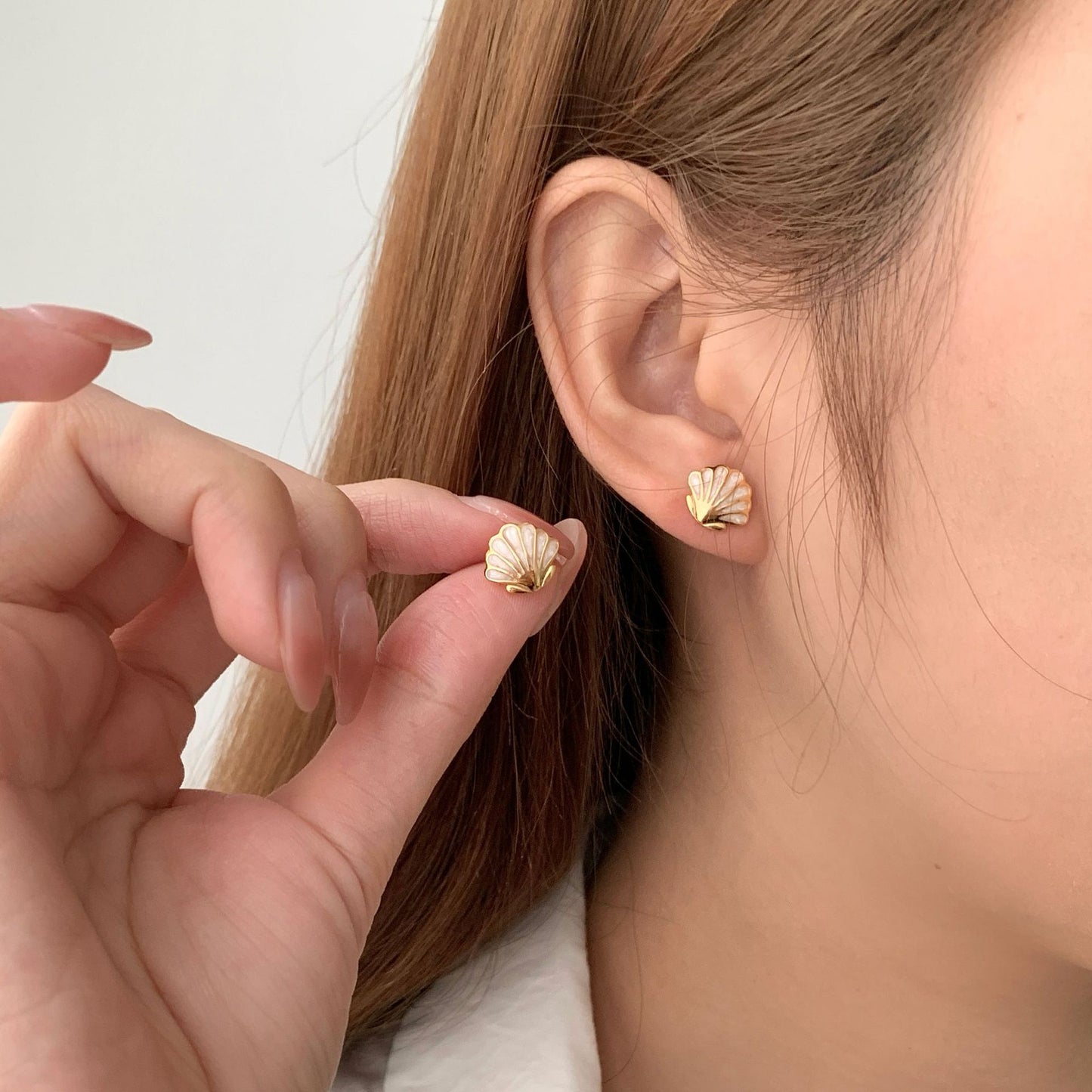 S925 Sterling Silver Shell Earrings for Women, Korean Retro Light Luxury Niche Design, High-End Minimalist Style, Little Red Book Earrings