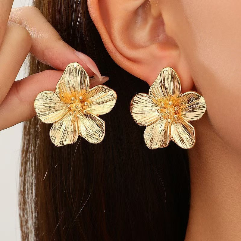 New European and American Cross-border Luxury Gold Flower Necklace and Earring Set, Niche Design Floral Earring Set