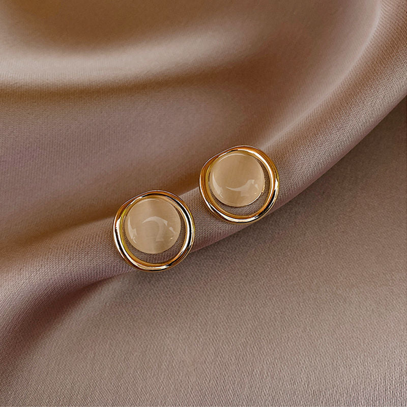 High-end autumn and winter Maillard retro oil drop earrings for women hot style earrings Internet celebrity round face slimming ear jewelry