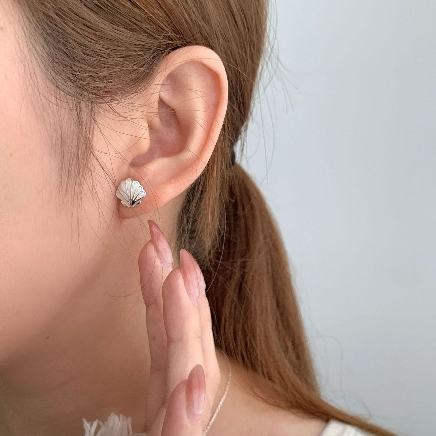 S925 Sterling Silver Shell Earrings for Women, Korean Retro Light Luxury Niche Design, High-End Minimalist Style, Little Red Book Earrings