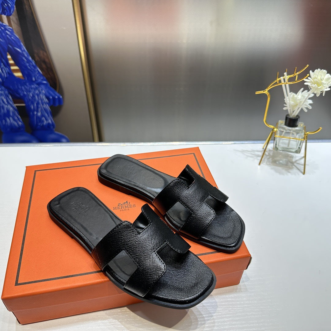 2026 New H-Style Women's Fashionable Genuine Leather Sandals with Rhinestones, Versatile Flat Beach Sandals, One-Strap Slippers