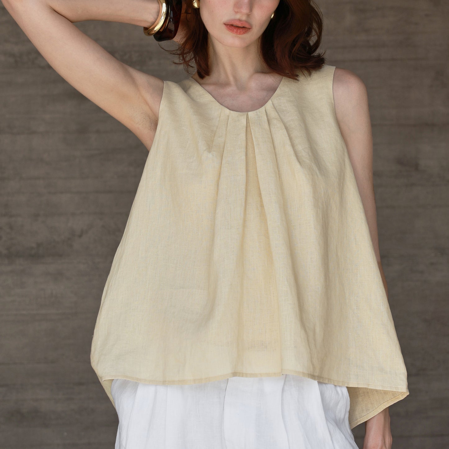 High-quality Pure Linen Round Neck Sleeveless Vest for Women, with a Front Pleated Design, Solid Color, Elegant Camisole
