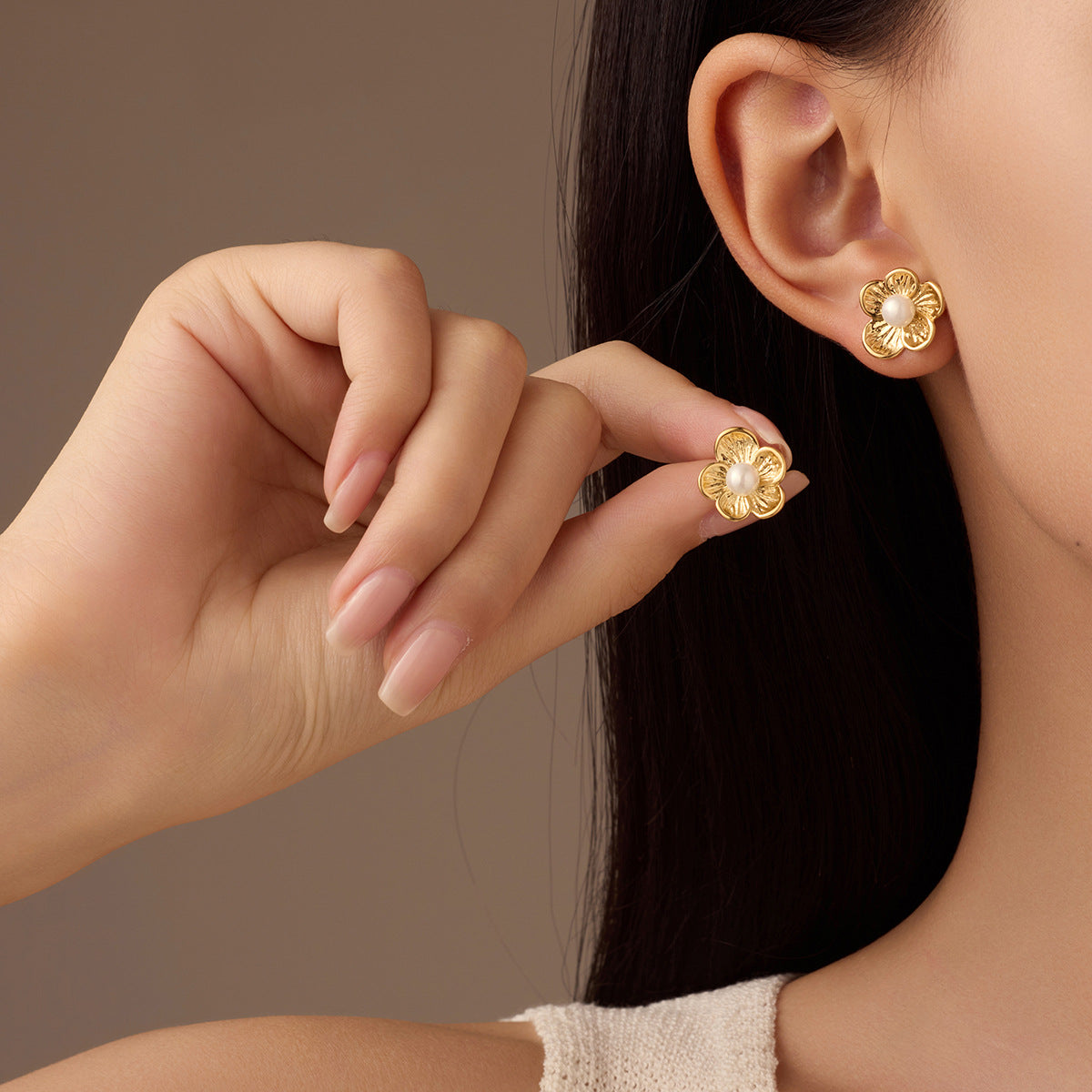 Cross-border new all-match high-grade titanium steel flower inlaid pearl earrings European and American exaggerated trend earrings