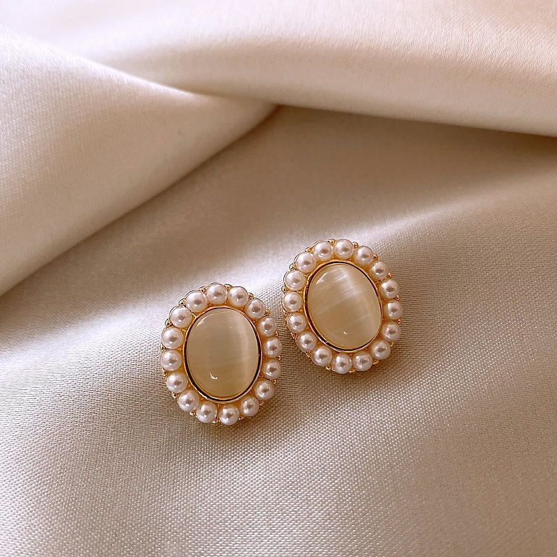 High-end autumn and winter Maillard retro oil drop earrings for women hot style earrings Internet celebrity round face slimming ear jewelry