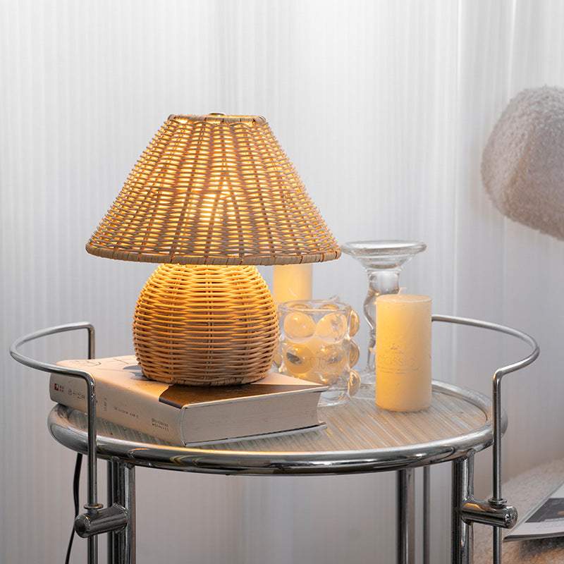 New Chinese Style Minimalist Bamboo Woven Bamboo Art Table Lamp for Home Living Room Tatami, Modern Creative Retro Practical Bedside Lamp