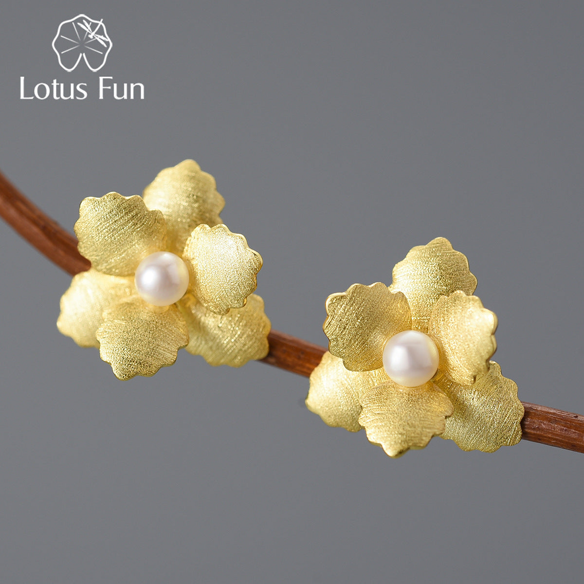 Temperamental and simple 925 silver female small begonia pearl earrings with flower elements