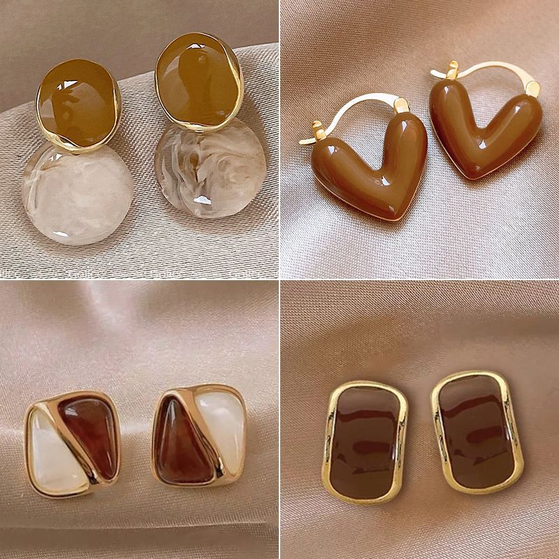 High-end autumn and winter Maillard retro oil drop earrings for women hot style earrings Internet celebrity round face slimming ear jewelry