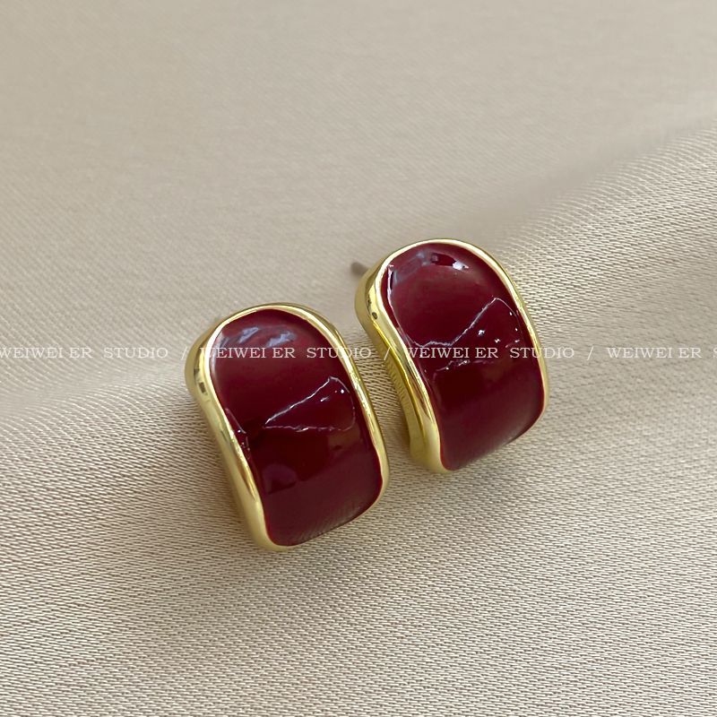 High-end autumn and winter Maillard retro oil drop earrings for women hot style earrings Internet celebrity round face slimming ear jewelry