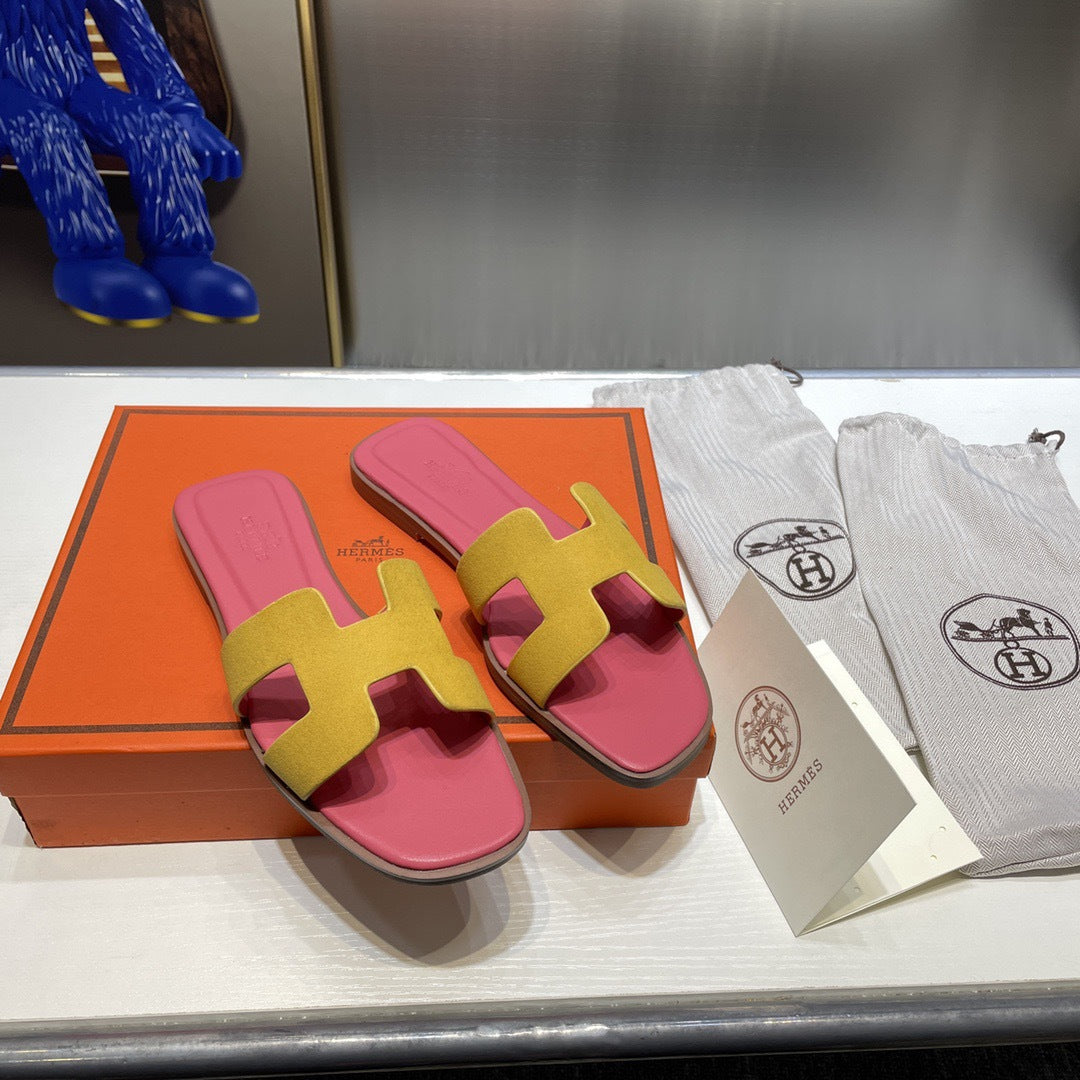 2026 New H-Style Women's Fashionable Genuine Leather Sandals with Rhinestones, Versatile Flat Beach Sandals, One-Strap Slippers