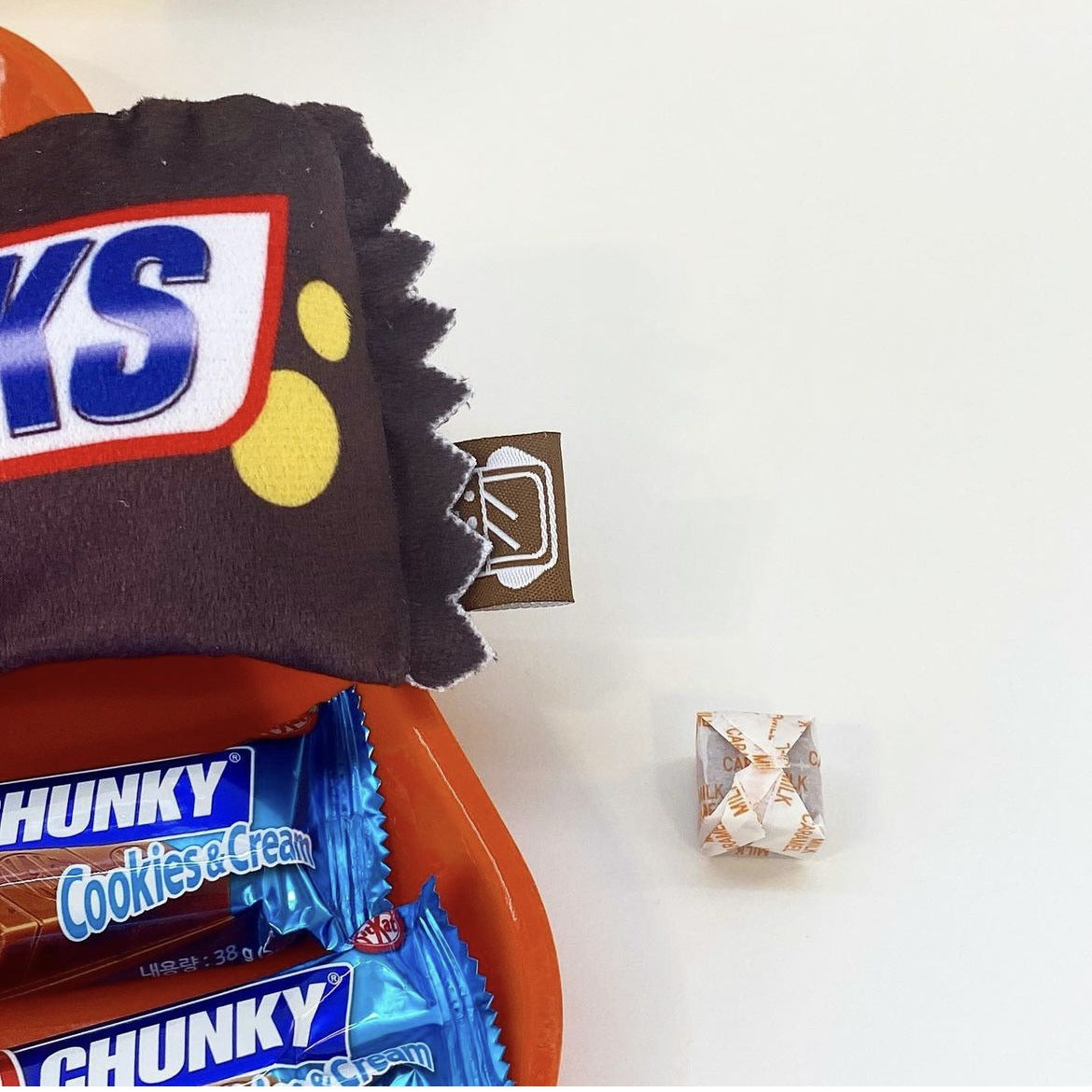 Korean new cute Tibetan food vocal slow eating plush pet toy Snickers small dog sniff bite pets
