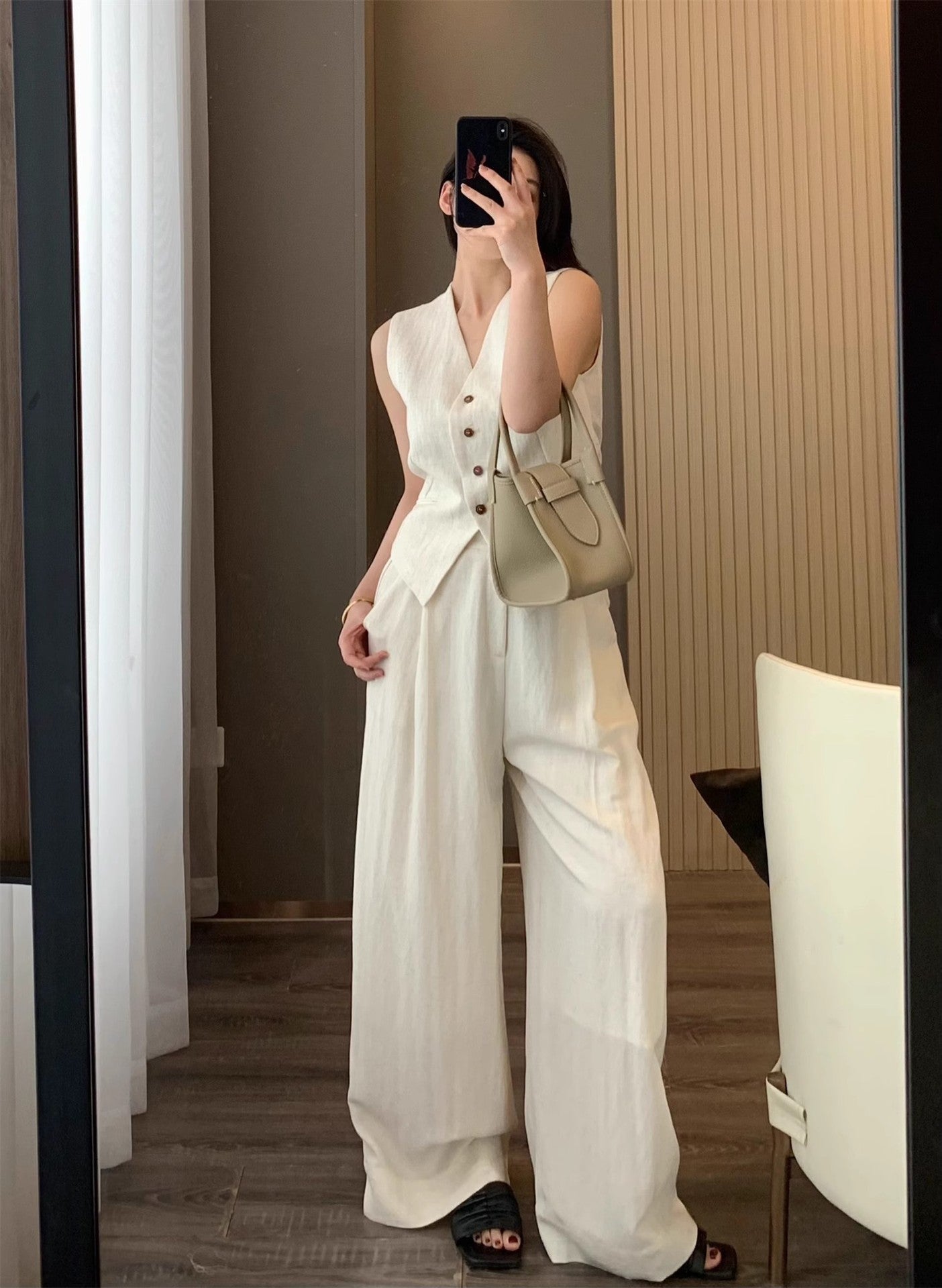 Tencel linen sleeveless high-end two-piece set for summer 2026, featuring a classic style with a vest and wide-leg pants.