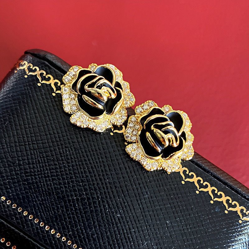 Retro black camellia small fragrance style earrings for women niche light luxury high-end temperament French zircon flower earrings