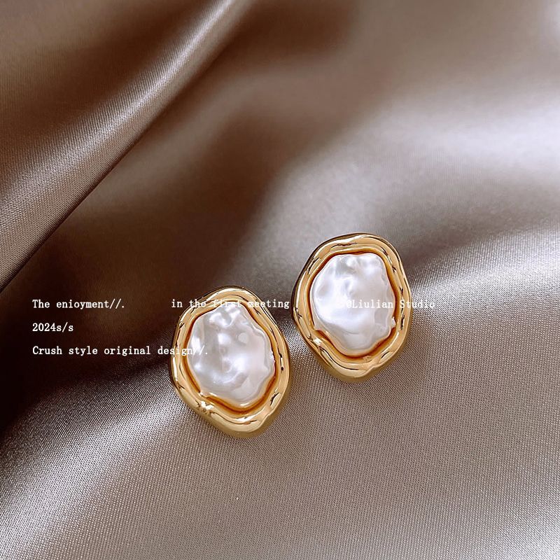 High-end imitation Baroque imitation pearl earrings niche light luxury bow diamond earrings 2025 new popular earrings