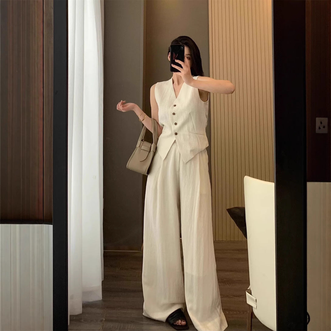 Tencel linen sleeveless high-end two-piece set for summer 2026, featuring a classic style with a vest and wide-leg pants.