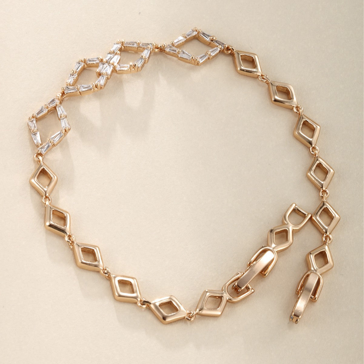 Xuping Hollowed-out Rhombus Chain, 18K Gold Plated Copper, Niche Design, Alloy Diamond Inlay, European and American Fashion Bracelet for Women